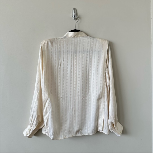 CELINE PARIS- Vintage Cream 100% Silk Pussy Bow Button Down Blouse (Size:40) - Picture 4 of 15